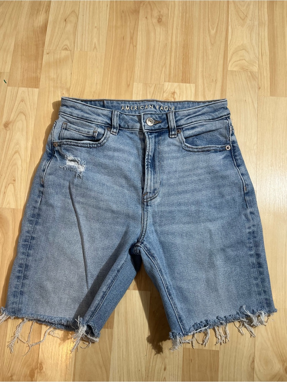 American Eagle Womens Light Wash Mom Jean Shorts Size 2